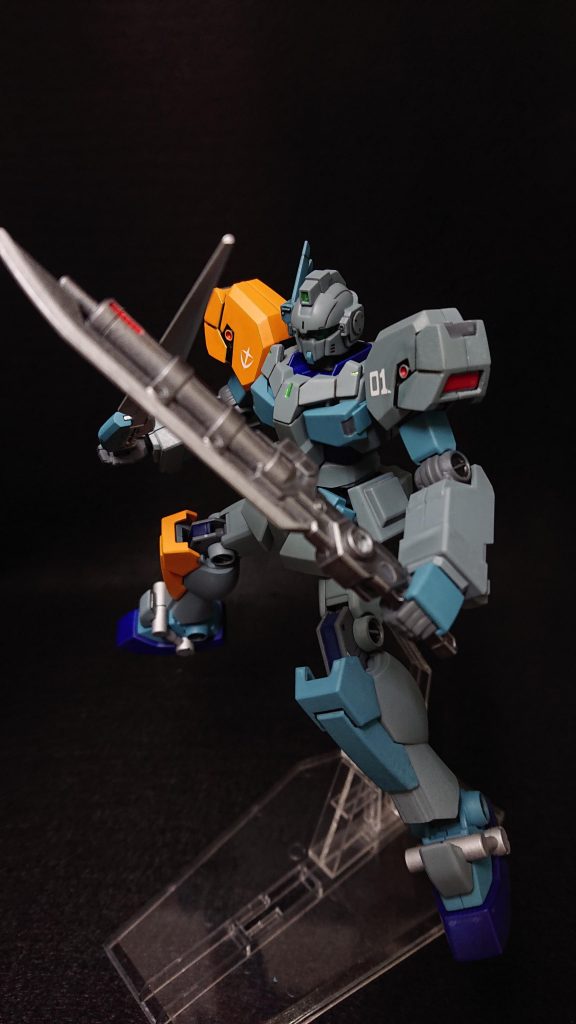 小隊のアタッカーポジションなのであまり武装を盛らず、スピーディに戦えるようシンプルなシルエットになるよう心掛けました