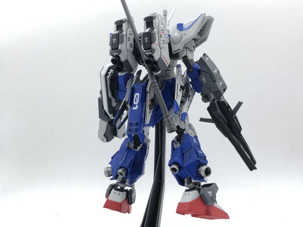 背面バックパックに大型のバーニア、腰横、後ろにスラスターを追加。第一形態より機動力が大幅に向上した。