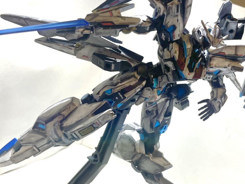 ビットからサーベルが発振可能。