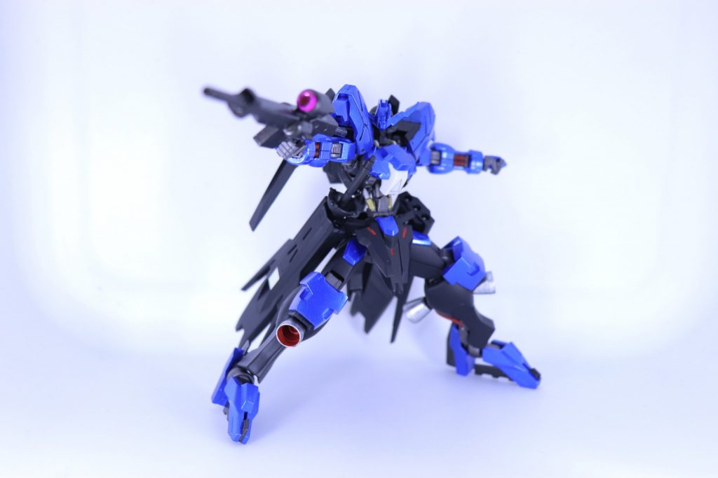 ライフルは100均のデコレーションシールを削ってつけました。メタリックブルーにピンクが映えてつけてよかったです。