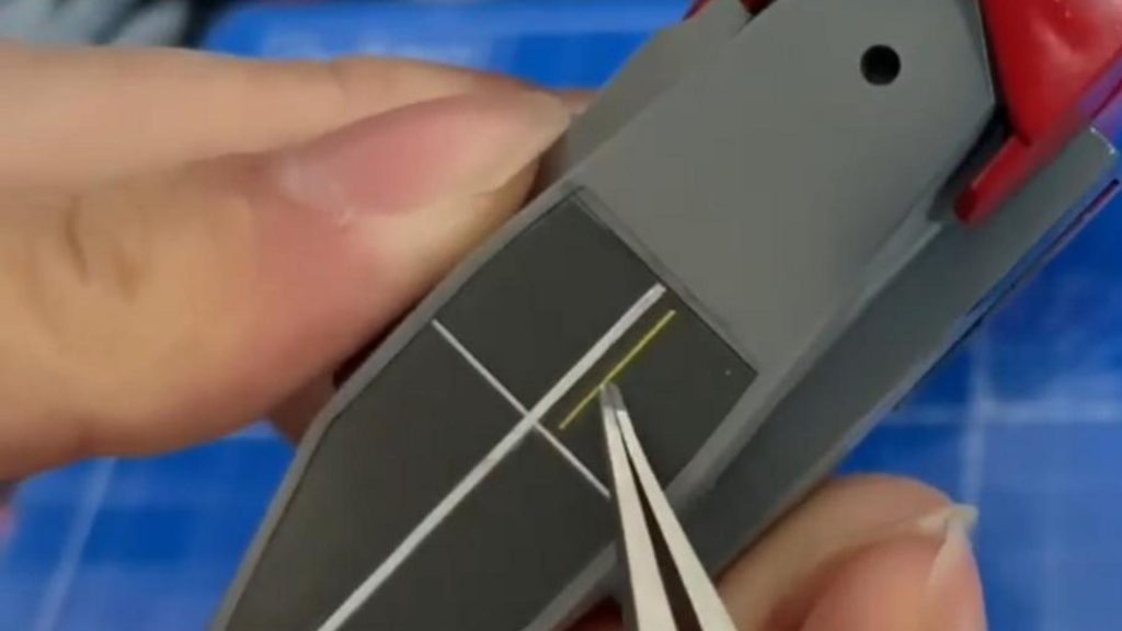 デカールを貼って情報量UP