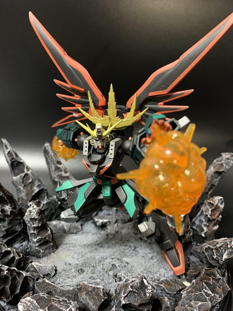 デスティニーガンダムをベースに、爆豪勝己っぽく仕上げたガンプラです。ベースをデスティニーにしたのは1.手のひらから爆発→パルマフィオキーナっぽいと思ったから。2.背中の羽が爆豪の頭の飾りに形が似ていたから。3.デスティニーの目の周りの縁取りが、爆豪ぽいと思ったから。4.コレクションシリーズのデスティニーを積んでいたから。