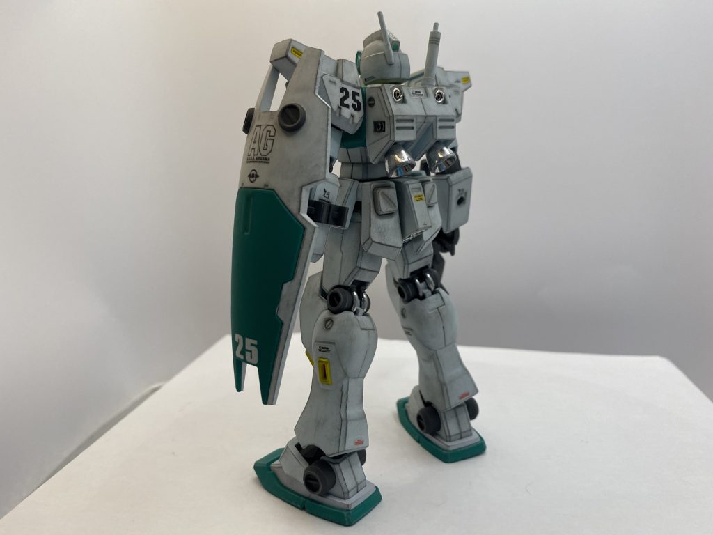 メインバーニアはメッキ塗装して小さいスラスターノズルは金属ビーズでディテールアップしました