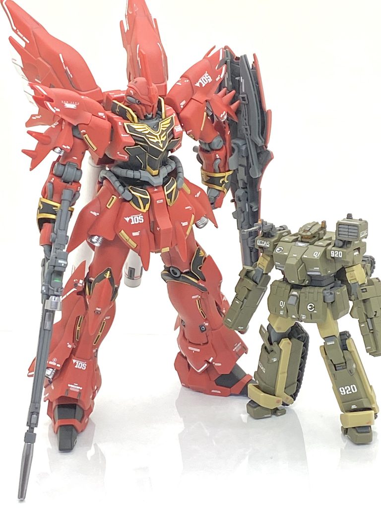 シナンジュと。ロトと比べますと大人と子供の様なサイズ差があります。