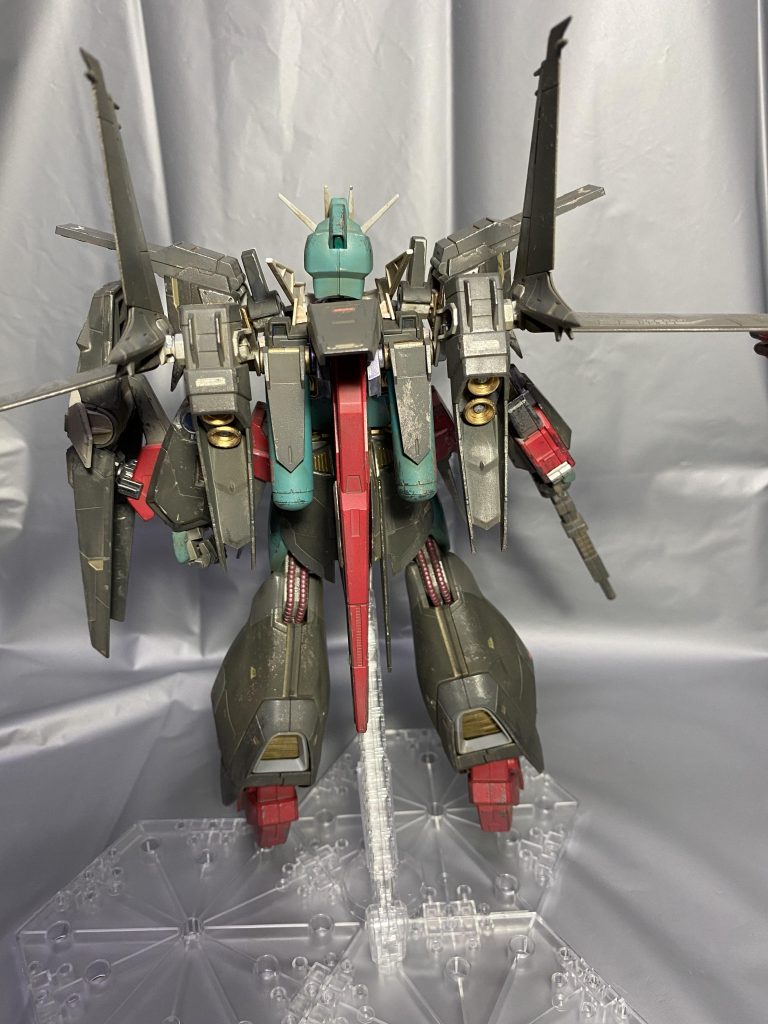 背面。バックパックが大ががり過ぎます。