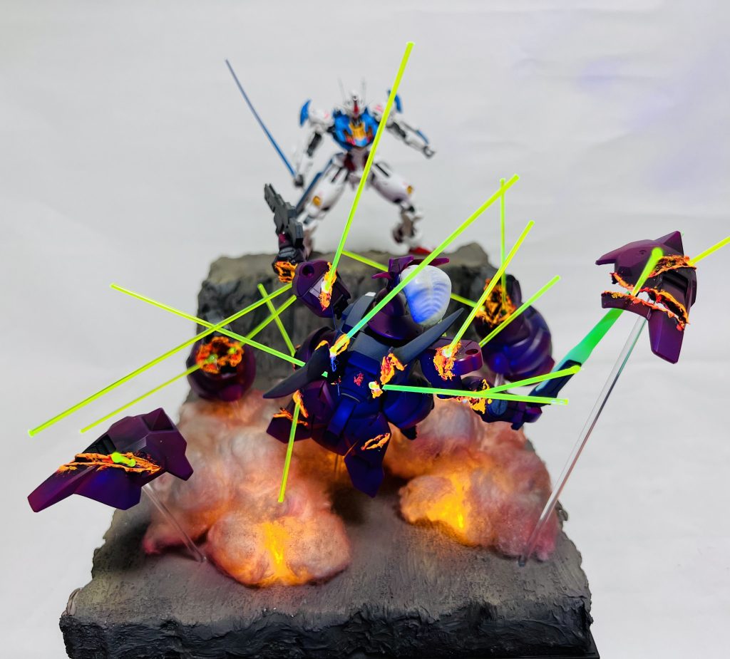 HG 1/144 機動戦士ガンダム 水星の魔女 ガンダムエアリアルVS ディランザ グエル専用機 塗装済み完成品 オリジナルLED発光ベース付き–3枚目/制作者：H4co Y