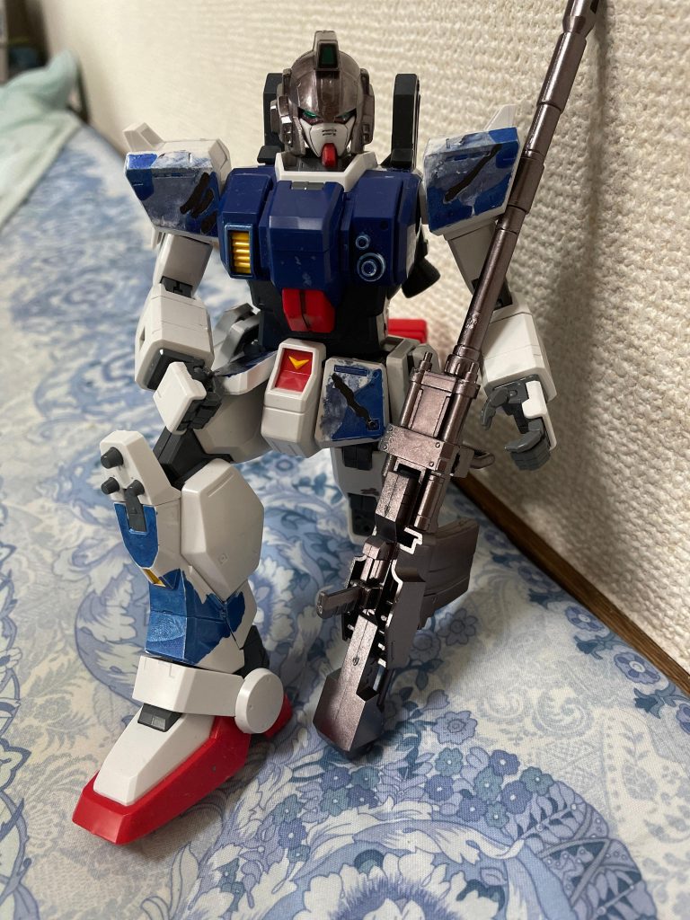 銃其の物が鈍器であり、他のガンダムは持つ事すら不可能な重量である。