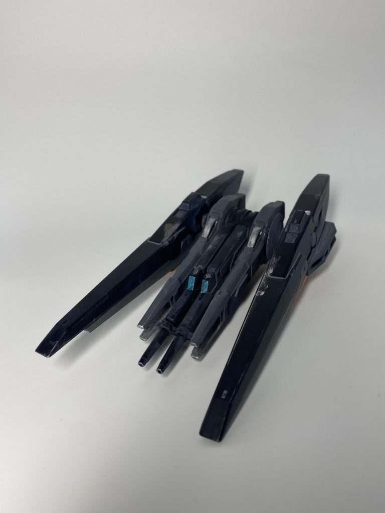 上の写真にハルートの武装をつけた物で完成ですこの武装は火力は強いですが一発撃つとオーバーヒートしてクールダウンまでに数時間必要なので基本的には左右の腕についてる武装で戦うスタイルです。ですが敵戦艦を一撃で撃破できるぐらいの火力はある武装になってます。