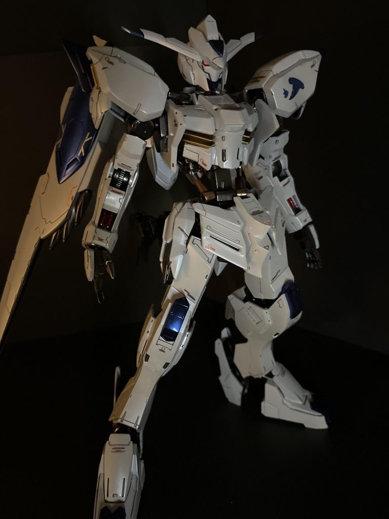 素立2。プロポーション改修に関しては、頬を2、5ミリほど延長、肩を3ミリほど上方へ移動、胴体を5ミリ延長しました。また、腰掛けも2ミリほど延長してあります。