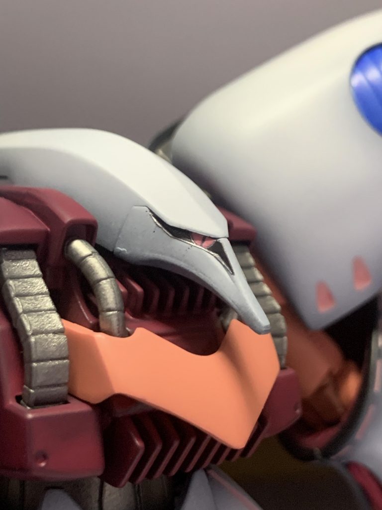 外側パイプと手はABSなのでミッチャクロン使ってから塗装。目の部分は複雑でテープに頼りました。なんかいい方法あったのかな。