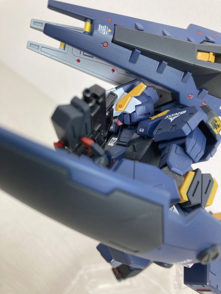 この横顔がお気に入りです。メインカメラ見えなくてもイケメンですねー。