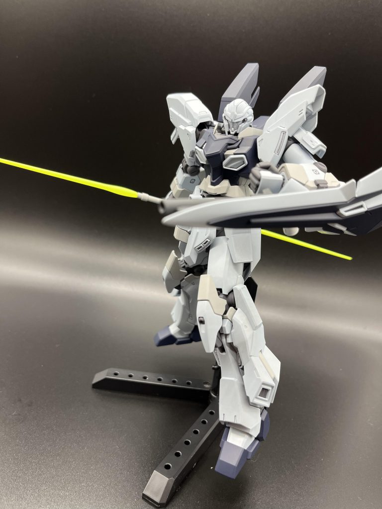 似合いそうだったのでフリーダムの両刃ビームサーベルを同じグレーで塗って装備させてみました...