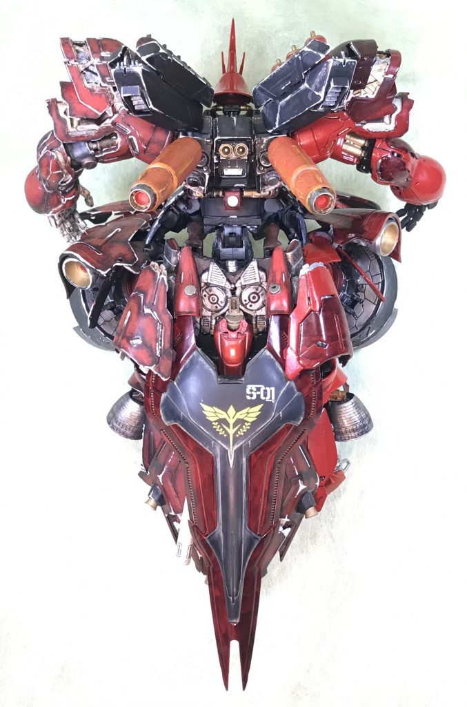 後プラ板を隠そうと何かの内部フレームをとりつけましたが何か腰辺りが顔みたいにみえますね。