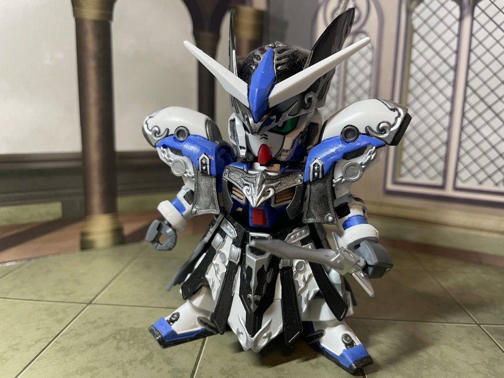 マントを外すと若干腕のアーマーが物足りない気がしますが、スタイリッシュなショートソード使いな感じがまた良いです。