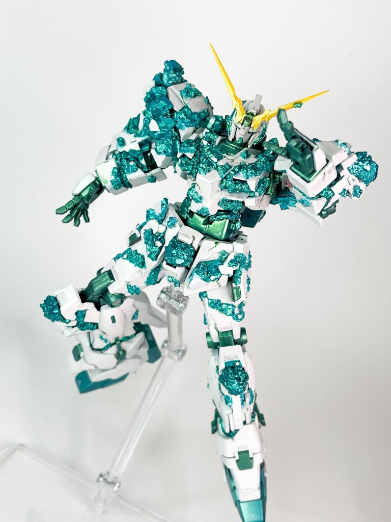 フレームはメタリック系で塗装全体にFinisher'sのパールグリーンを吹いてサイコフレームの雰囲気を出してみました✨