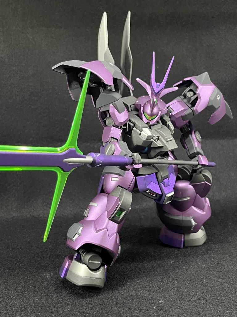 ポーズ①ディランザと言えば、コレ!メインビジュアル並みに腰を落とすには改良が必要ですね。