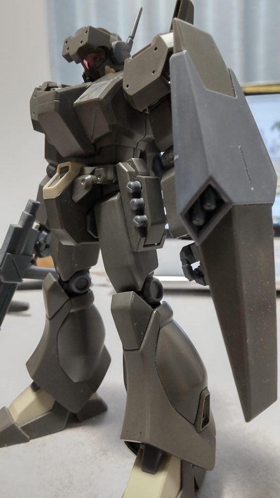 購入後、一旦分解して、ランナー跡処理とヤスリがけ