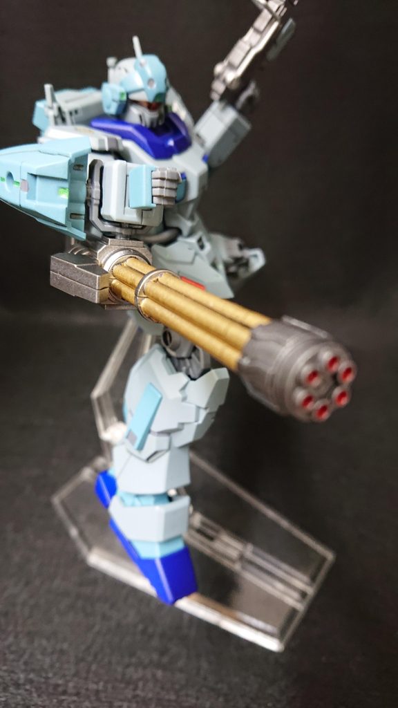 今回のお気に入りポイントは“右腕”ですガトリングをどのように装備するか悩んだ結果、シールドのジョイントで装備させることにしましたガトリングだけではバランスが微妙だったので30MMのパーツを付けて装甲っぽくしてみましたでは、最後までご覧いただきありがとうございました