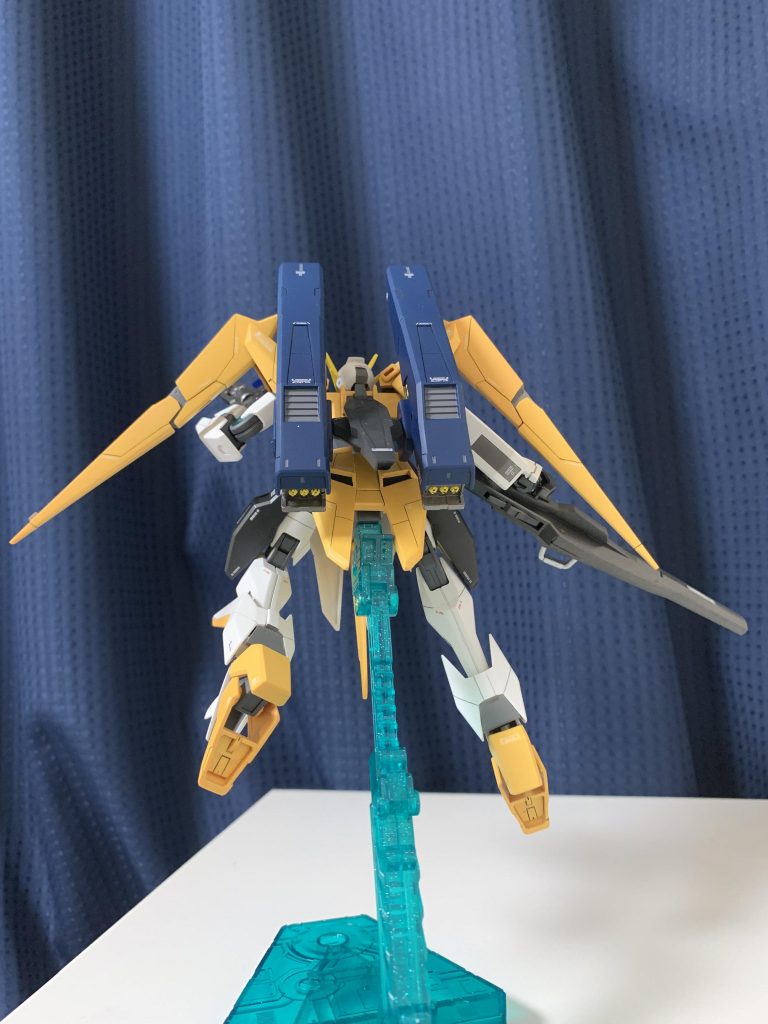 バックパックがあるので目立ちませんが、リアアーマーは結構干渉するパーツが多く、塗装剥げしてしまいました。細かい箇所はエネメル筆塗り対応です。