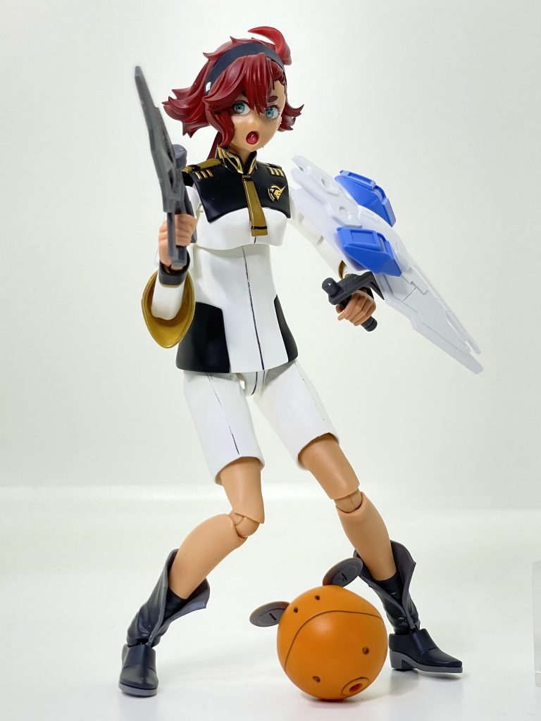 SDEXエアリアルの武器を持たせたり。エアリアルに乗るとめちゃ強いスレッタですが、生身での銃撃戦はできないでしょうね〜。