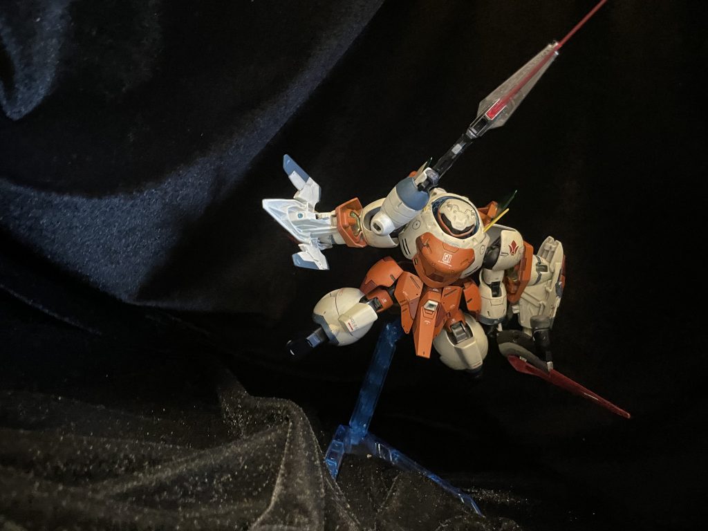 マンロディのマシンガンと鉈に、ダブルオーライザーのGNソードを豪快にセッチャコ。色分けもまあ豪快なので、あんまり見られたくはないポイントその②。