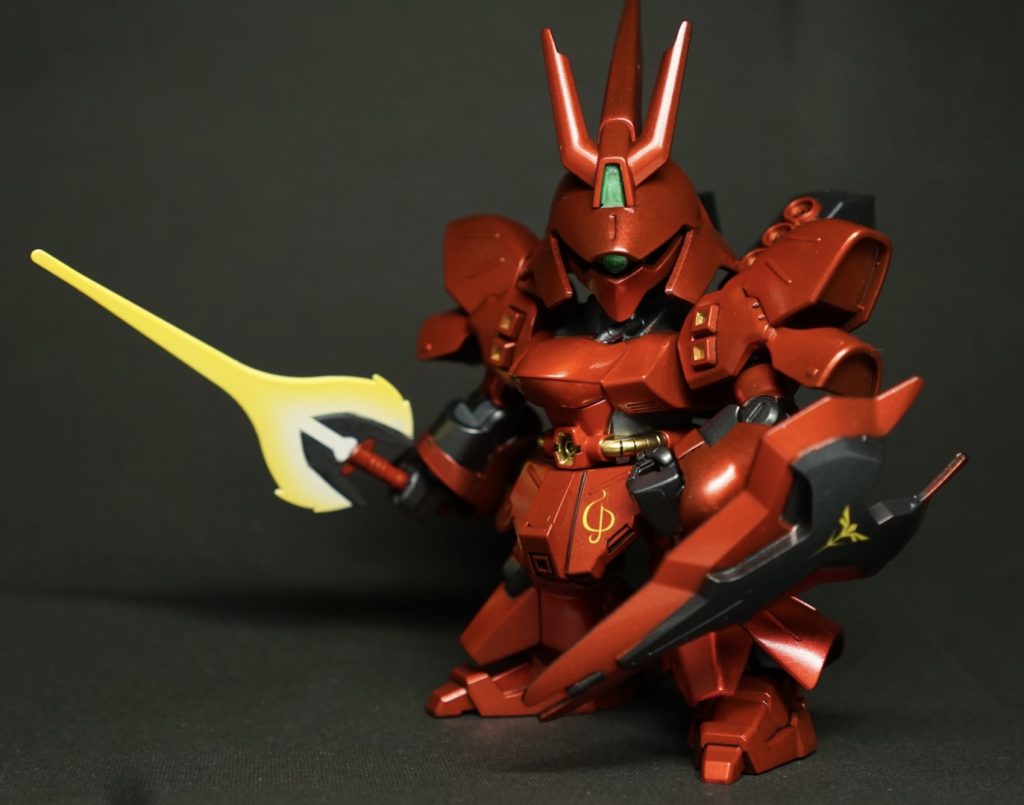 ビームサーベルはメカカラーイエローでグラデーションにしてみました。デカールはHGネオジオン汎用のガンダムデカールから。