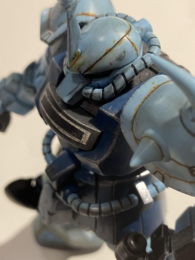 スジ彫り、モノアイ改造、部分塗装、ウェザリングを施してあります。他、水転写デカール。