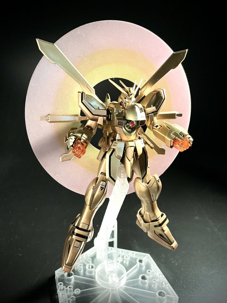 胸のコア？はくり抜いて3mmの透明プラ棒を挿して置き換えました。蛍光レッドを内側に塗って光る感じが出ないかと画策しましたが、外のクリアレッドで暗くなったのでちょっと残念です。