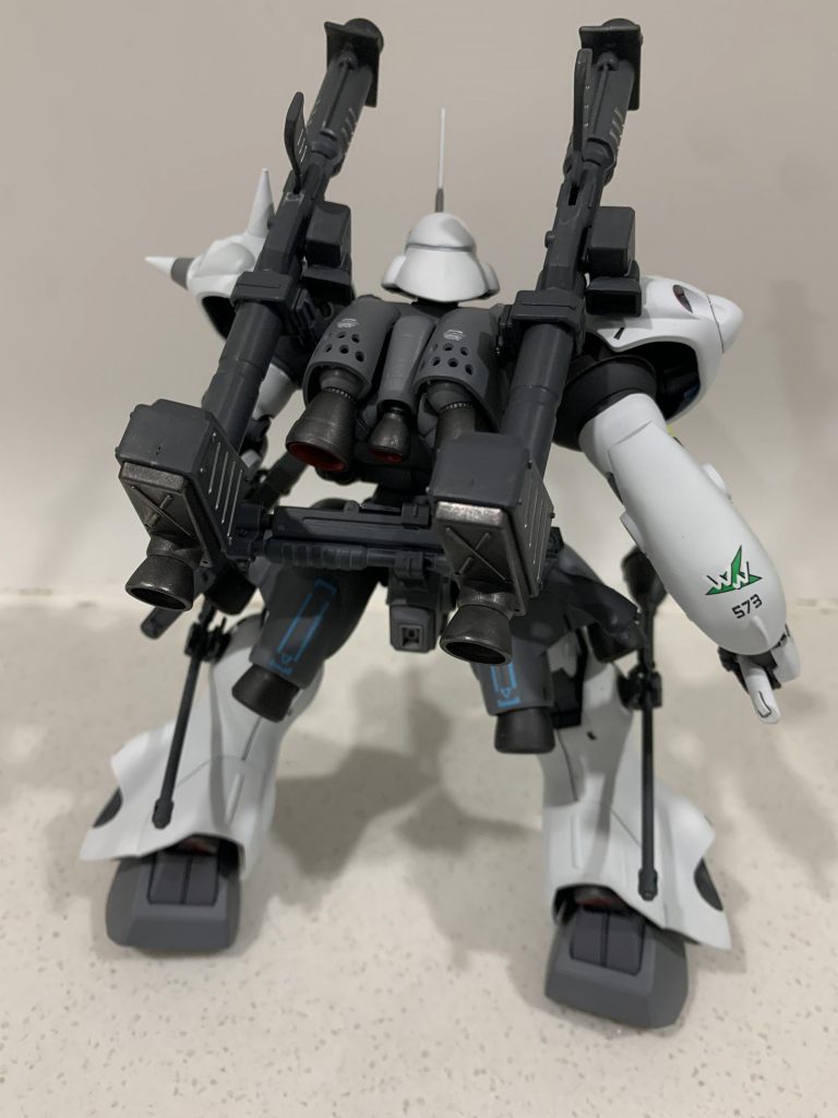 バックショット。旧MGマツナガ専用のデカールを右腕と太腿の裏?に貼りました。ご観覧ありがとうございました😊