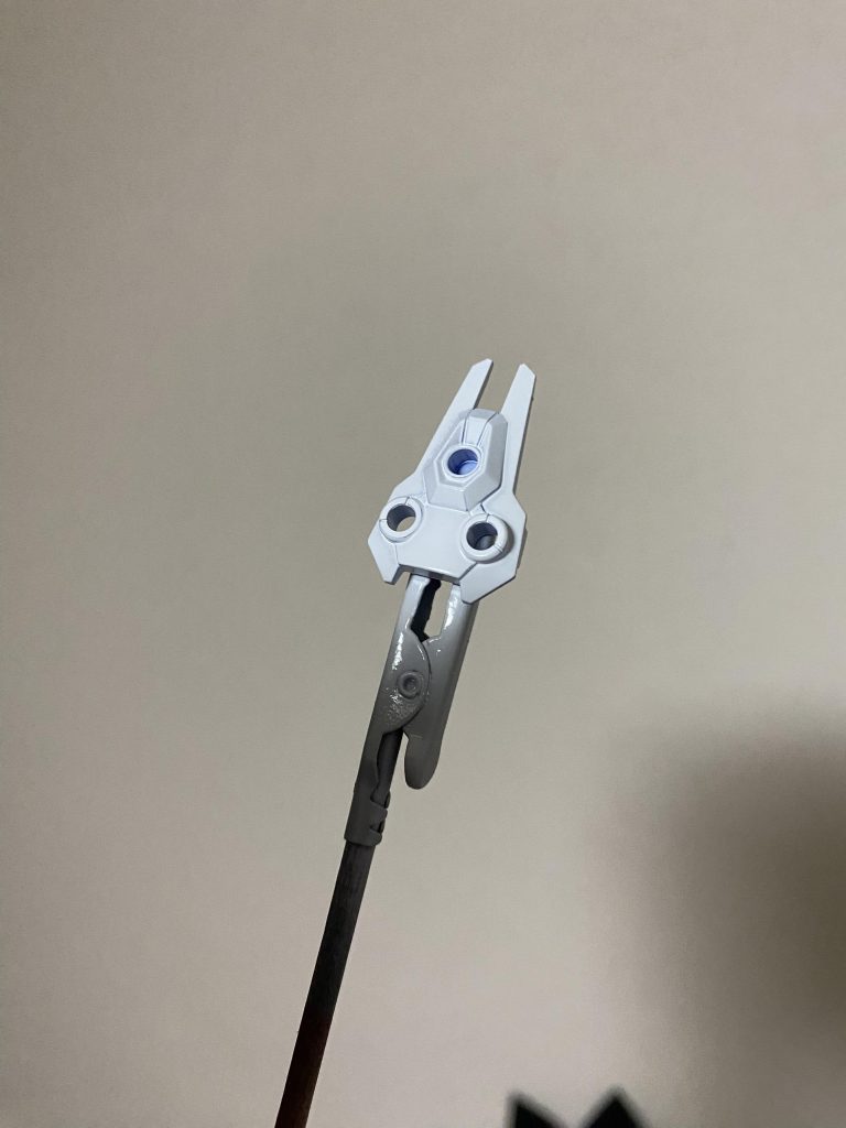 ラスキウスを使ってみたかったので、今回の外板塗装はラスキウスの白雪色、緋色、ブロンド、空色にそれぞれ色を足して使ってみました。白雪色の隠蔽力やばいっすね…!