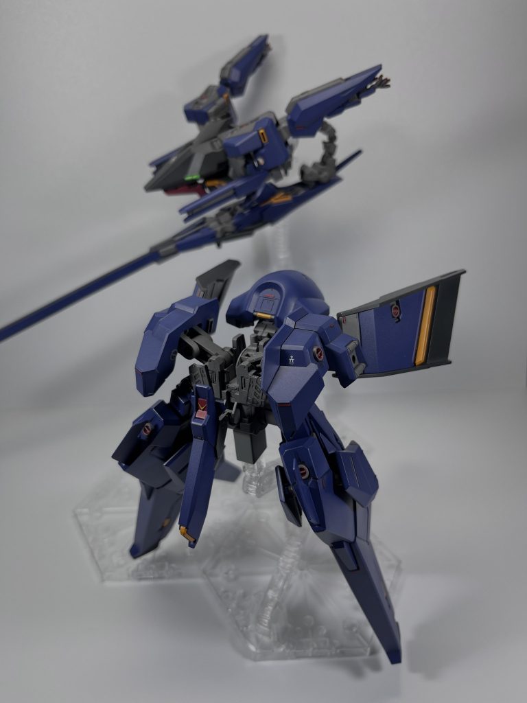 サイドアーマーの外側に展開します。