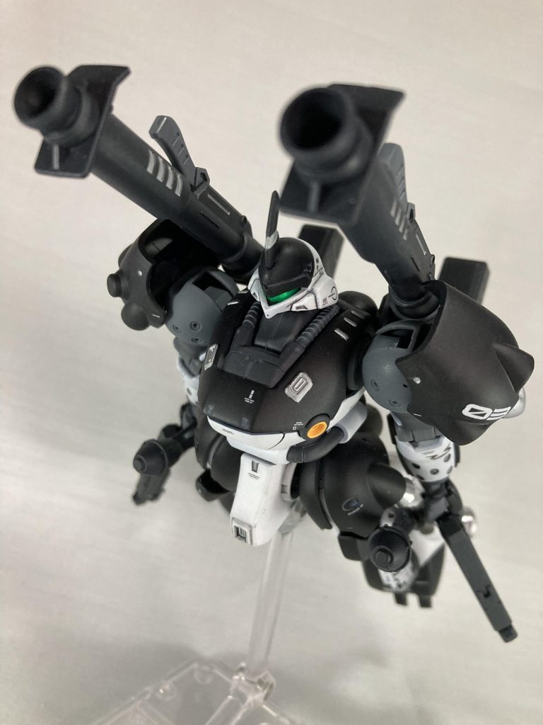 バズーカを構えつつスラスター吹かして飛びます、本家なら多分ミサイルを撃ち込まれちゃうね