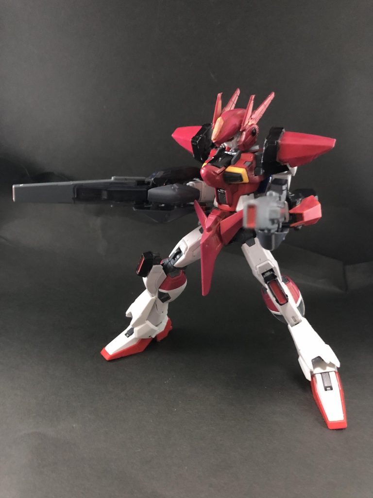 ハンドビームカノン。ビームライフルの代わりに装備された武装で、VPS装甲なので敵を殴りつけることも想定しています。ジャンク品で作りガンダムマーカーで塗装しました。