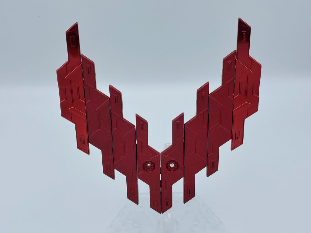 サイコプレートの両端のみミラー調塗装→カラークリア。両端以外はメタリック→パール塗装の後、つや消し。