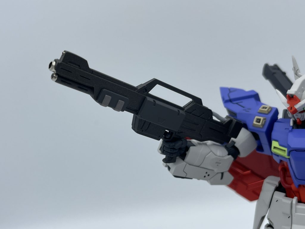 ビームライフルは塗り分けとメタルパーツで遊びました。使用したパーツは上から【ハイキューパーツ:EZガンマズル レギュラー S1.3mm】【同:NPパイプ シルバー S】【同:HDプレート 1.5mm + WAVE:H-アイズ 1.5mm (つや消しブラック塗装はめ込み)】。