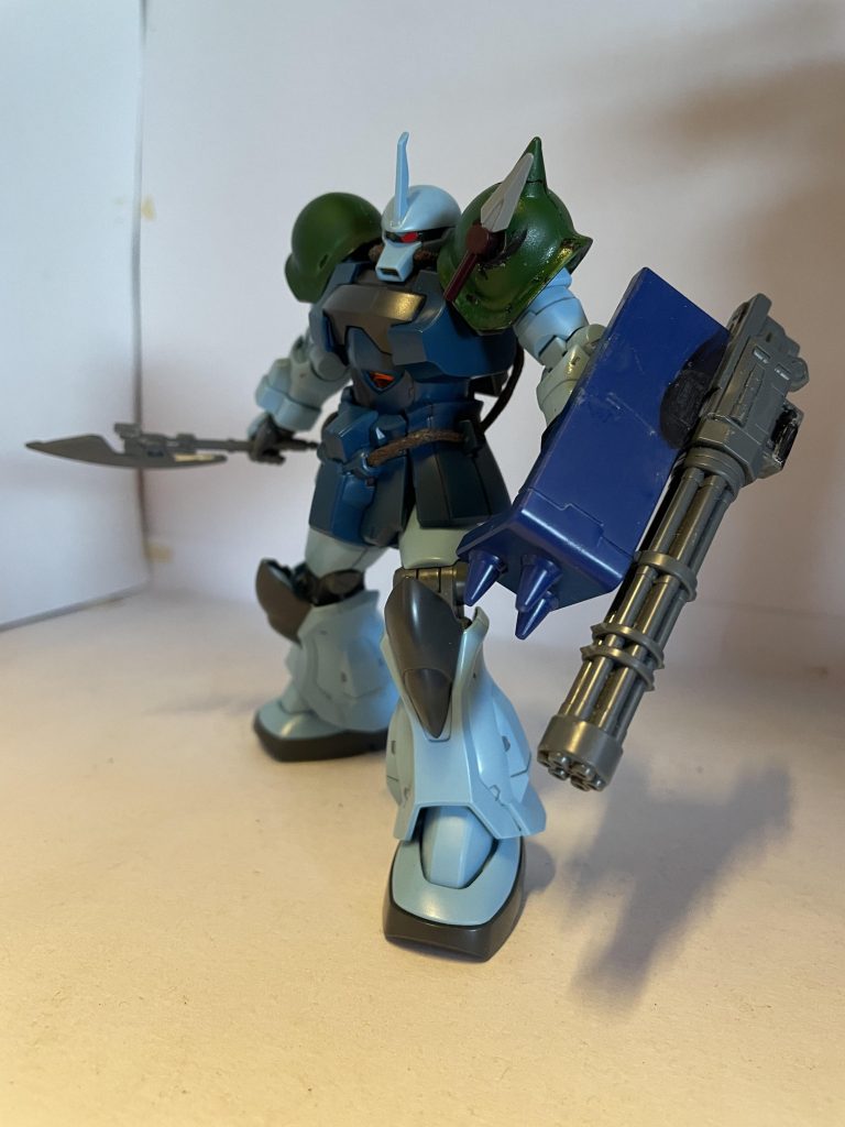 一年戦争終結後も地球に残り戦い続けるジオン残党軍のエースパイロットの乗る愛機て設定で、簡単にやれる改造で作りました。