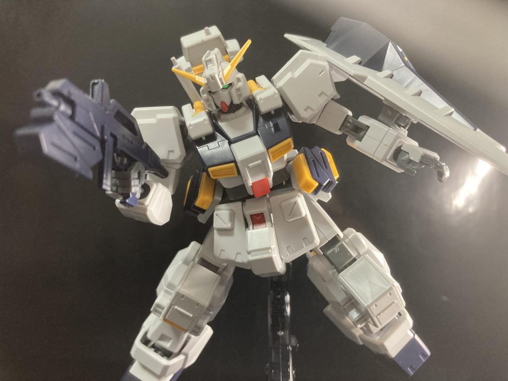 今回、ヘイズルやAOZ系機体の撮影時には既にカメラレンズが割れており、白い光が入ったりピントがあっていなかったり、改善のため明度を落としたりしてあまり良くない状況になってるのですが気にせず！見てください！