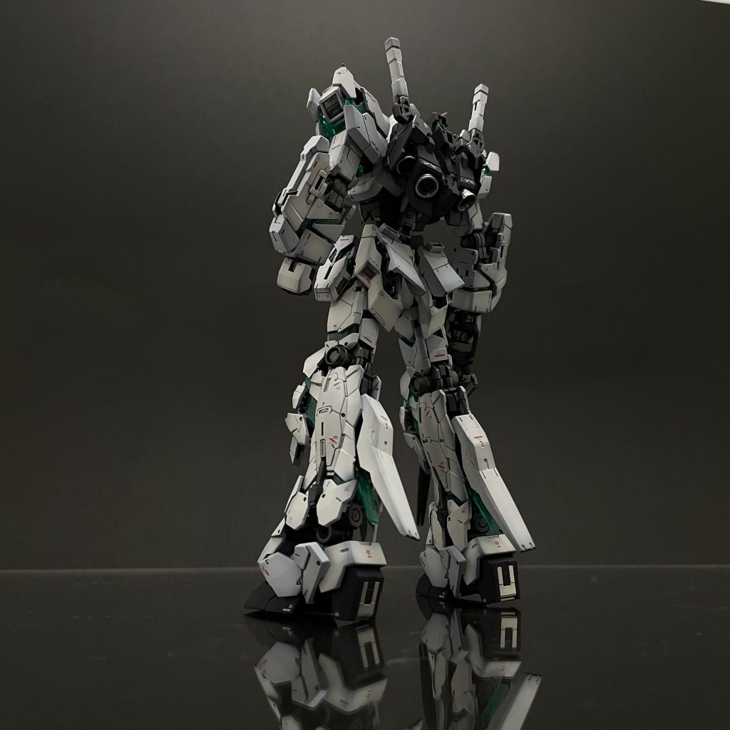 rgユニコーンガンダムグラデーション塗装–3枚目/制作者：熊ナヴェ