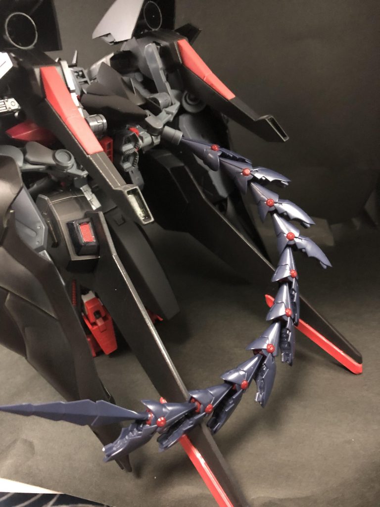 背部ヒートロッド。背面から接近してきた敵を薙ぎ払います。