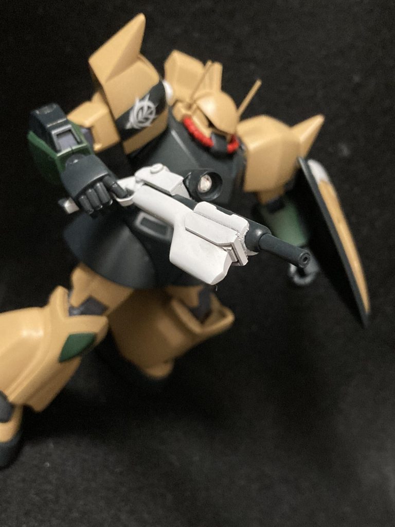 ビームライフルは砂漠仕様に冷却機能に優れているとか。ショットガンのような見た目ですね( ˙꒳˙ )