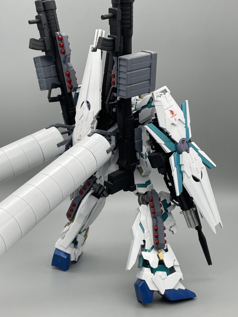 HG屈指の部品数で塗装に時間かかりました😂スタイルは変形が無い分MGよりかなりいいかなと👌