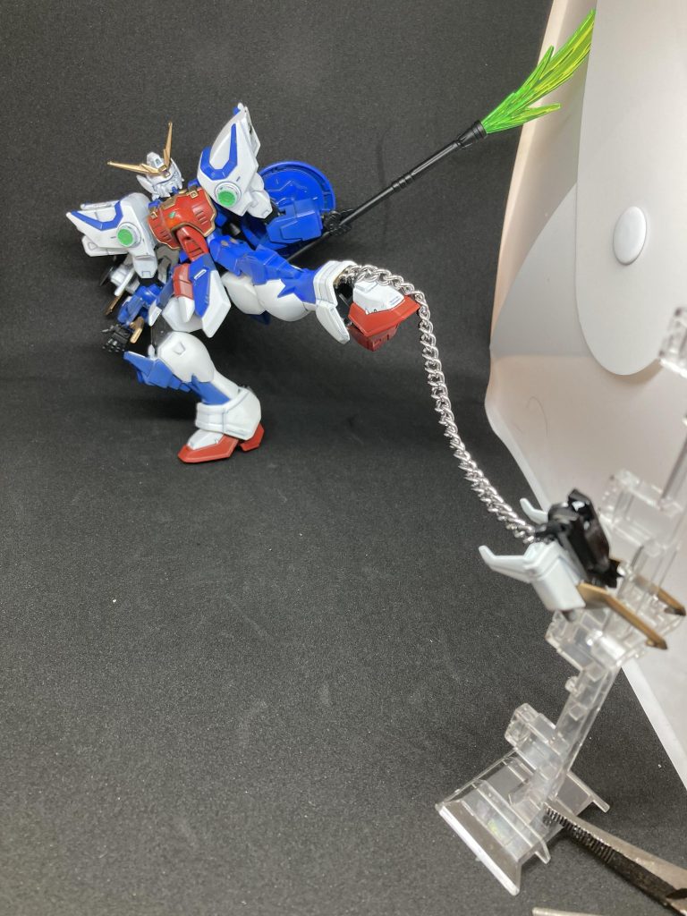 あまり実用的ではないですが、飛ばして相手に攻撃も可能。