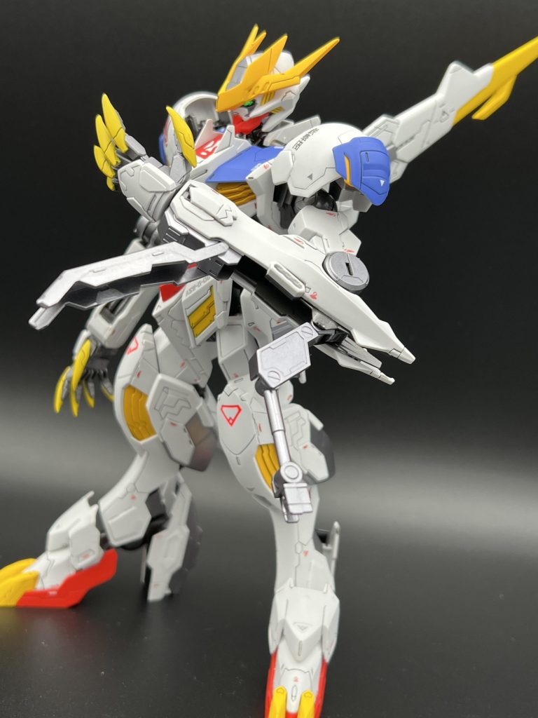 ゴツい腕の中に格納されてるサブアームももちろん可動。