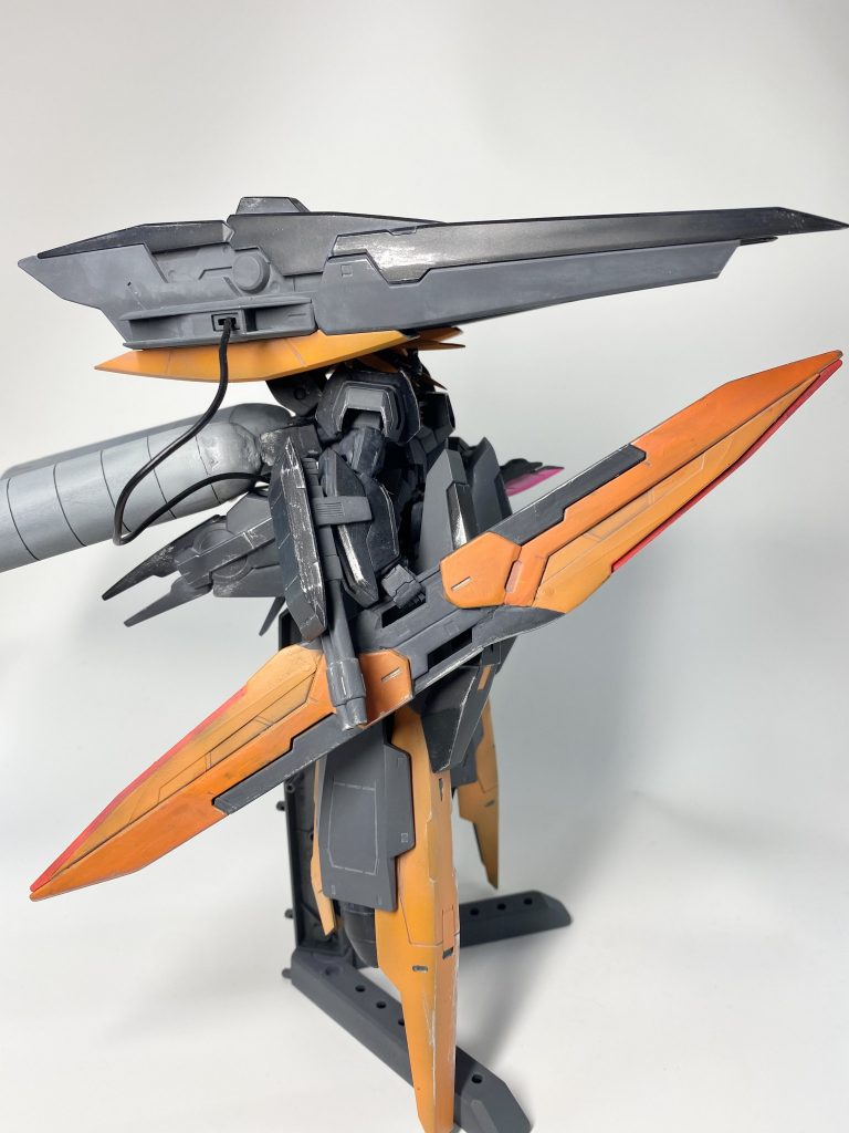 正面から見て左側の写真です。手にはハルートの武器を合わせた物です。腕には主砲を付けてみました。