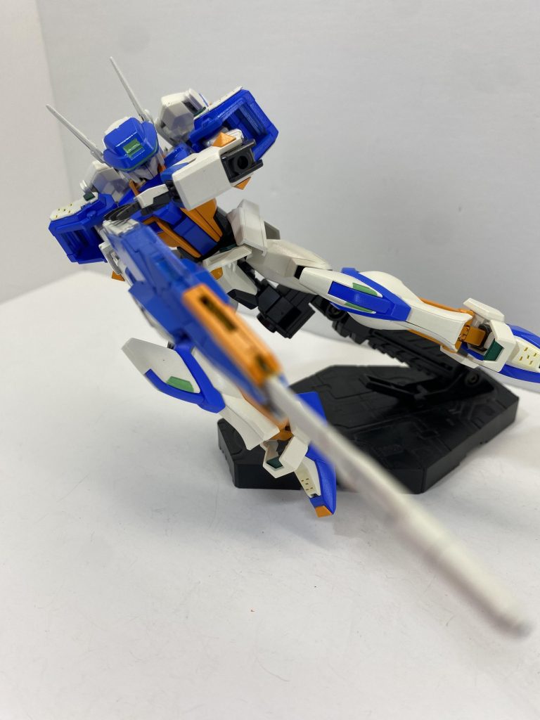 サイドダッシュからの射撃。『パシュゥン!パシュゥン!パシュゥン!』