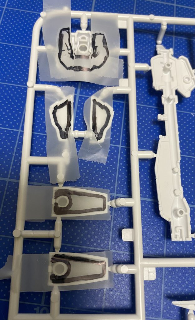 テープでラフに型取りしてから