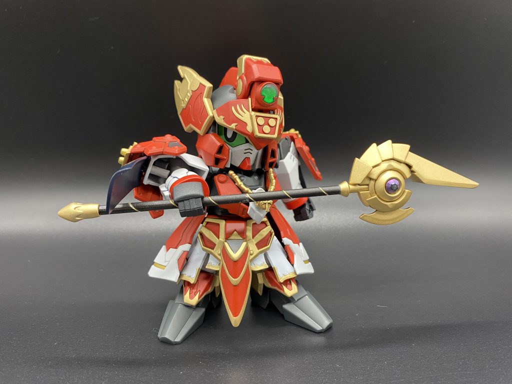 神殿騎士なので魔法も使える設定です。大きな杖を装備。ソールメイス、高位神官に支給される杖です。LBXジョーカーの武器とLGBB魔竜剣士ゼロの兜パーツを組み合わせて作っています。