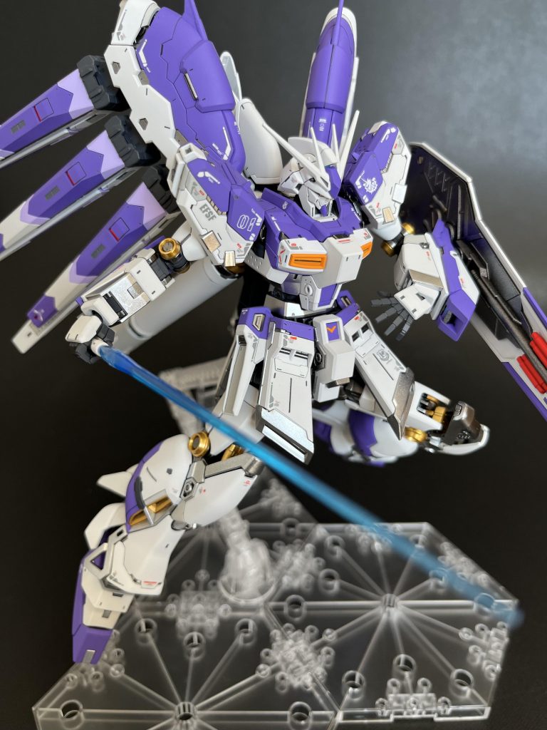 ガンプラ復帰4作目ですが、少しは上達したかな…。実は以前作ってた時は買っては作り、作りかけのまま次を買いそれを作り始める、という全く完成しないモデラーでした…汗