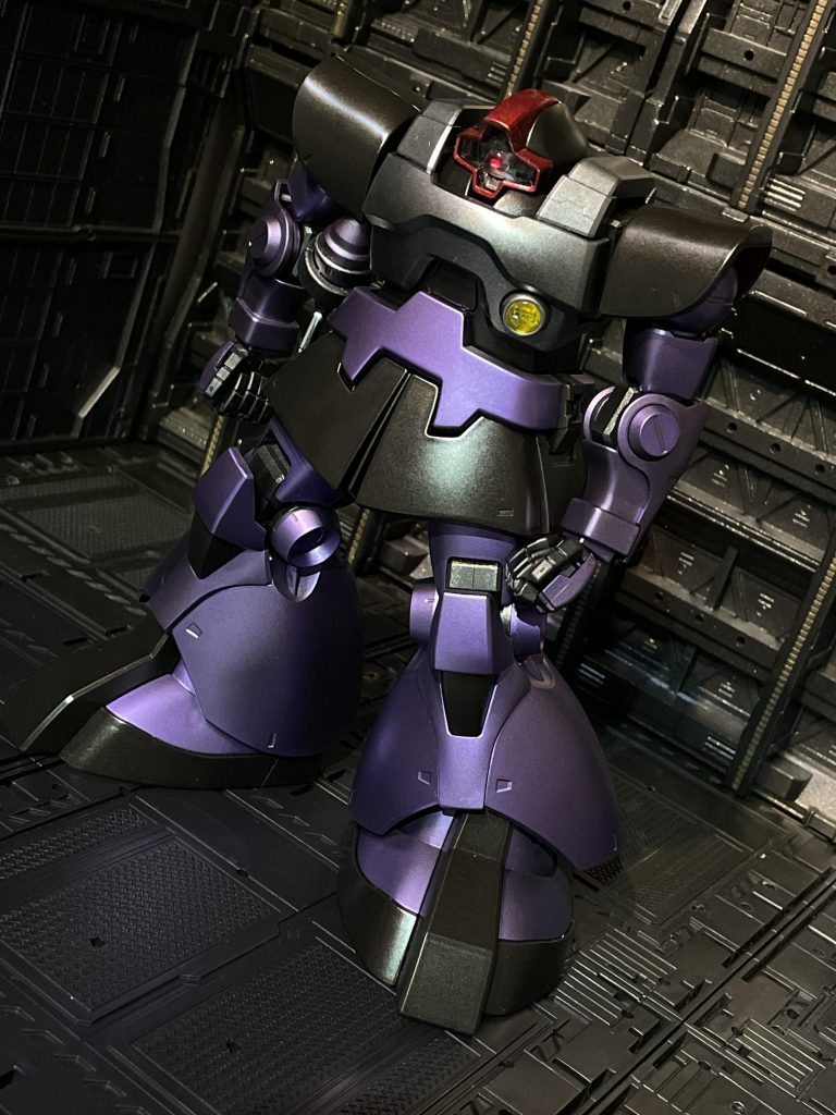 ポリカ用の缶スプレー、タミヤのパープルアルマイトの使用実験で作成。武器も無く、相変わらずの棒立ちですみません、、、