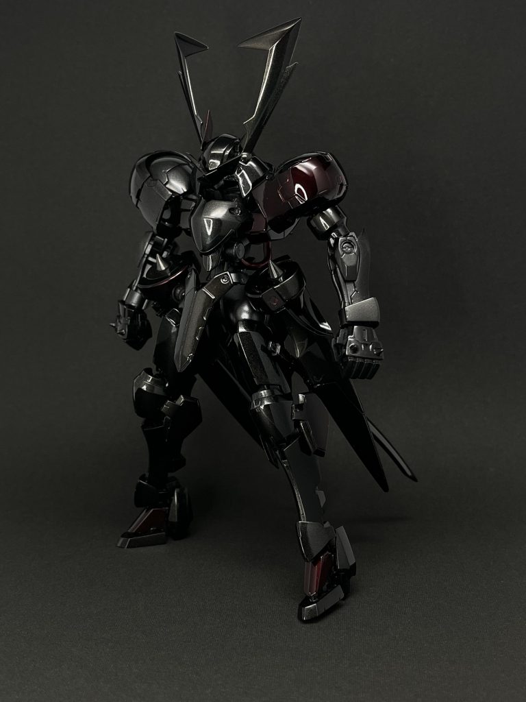 本体黒過ぎて背景で別な物に見えてしまうので色々な背景で見比べてください